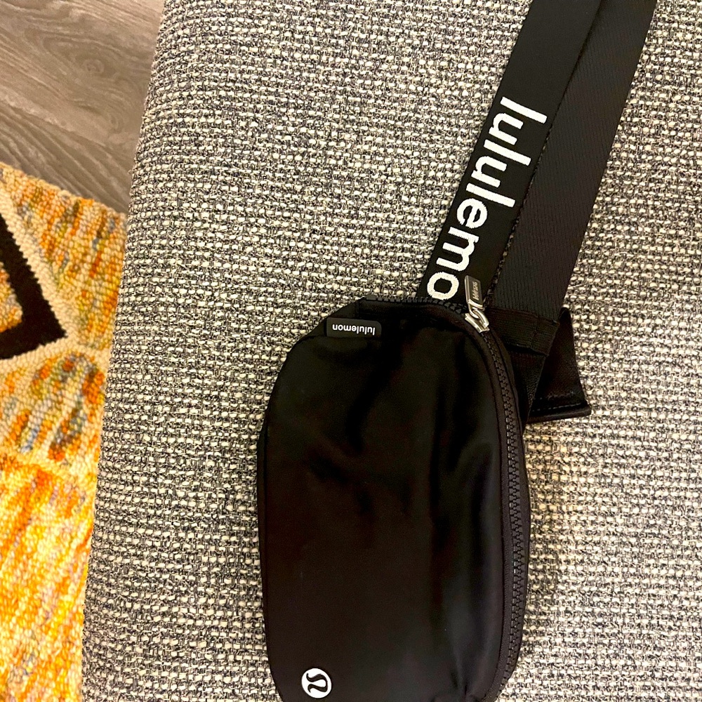 lululemon belt bag